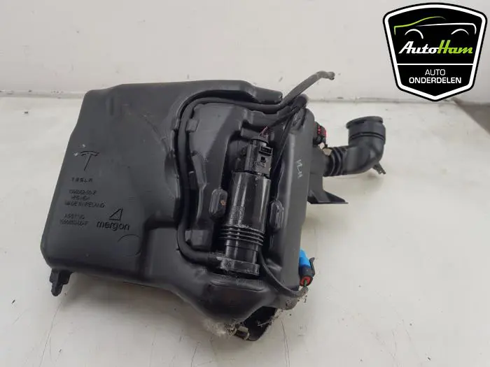 Ruitensproeiertank voor Tesla Model 3