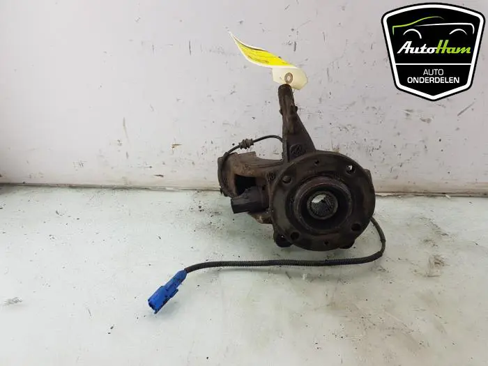 Fusee links-voor Peugeot 208