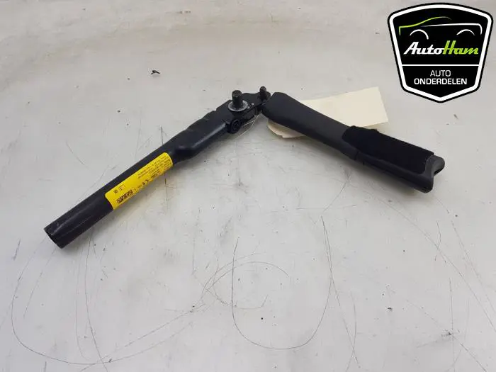 Gordelspanner links Opel Astra