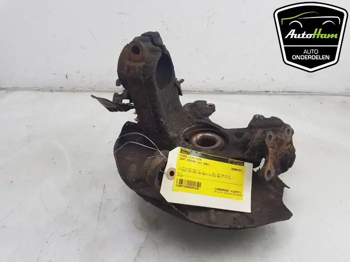Fusee links-voor Seat Cordoba