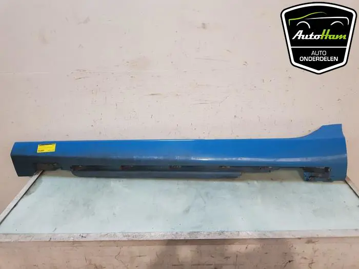 Zijskirt links Volvo V40