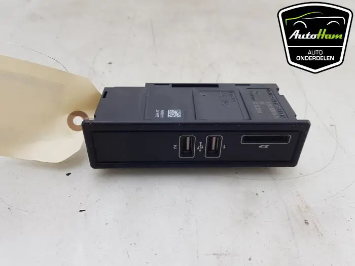 AUX/USB aansluiting Mercedes AMG GT