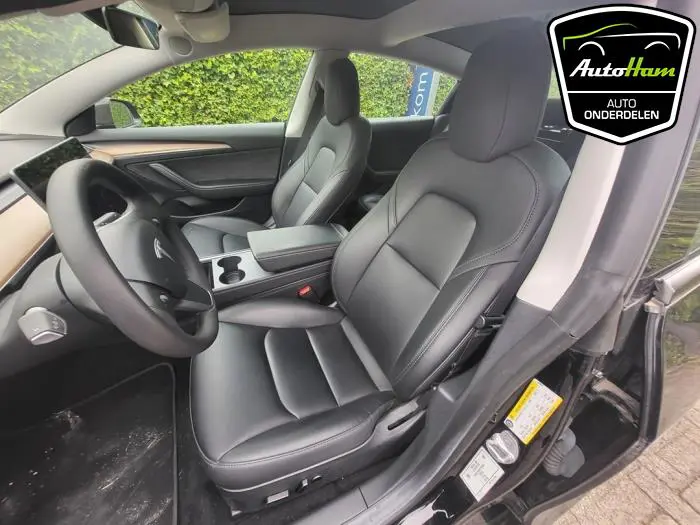 Stoel rechts Tesla Model 3