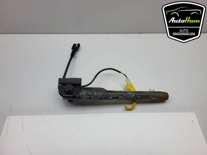 Gordelaangever links Ford KA