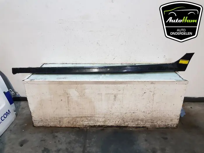 Zijskirt links Audi A6