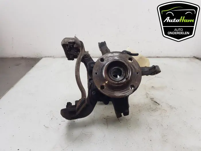 Fusee links-voor Peugeot 208