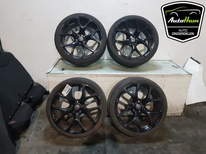 Sportvelgenset + banden Opel Astra