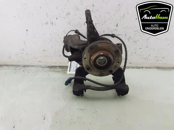 Fusee links-voor Peugeot 2008
