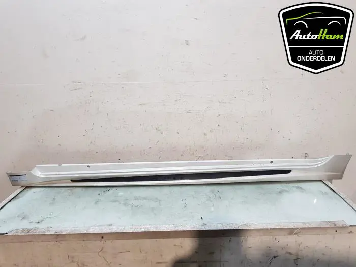 Zijskirt links Toyota Corolla