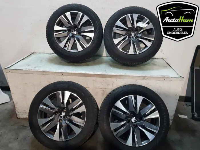 Sportvelgenset + banden Peugeot 2008