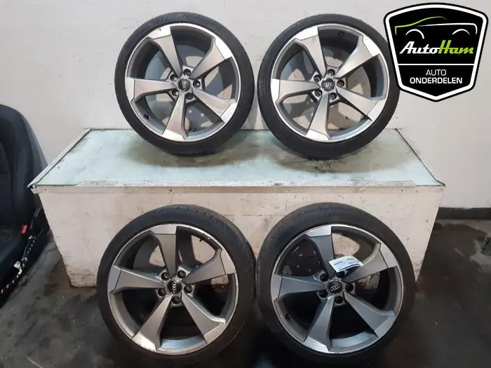 Sportvelgenset + banden Audi A4