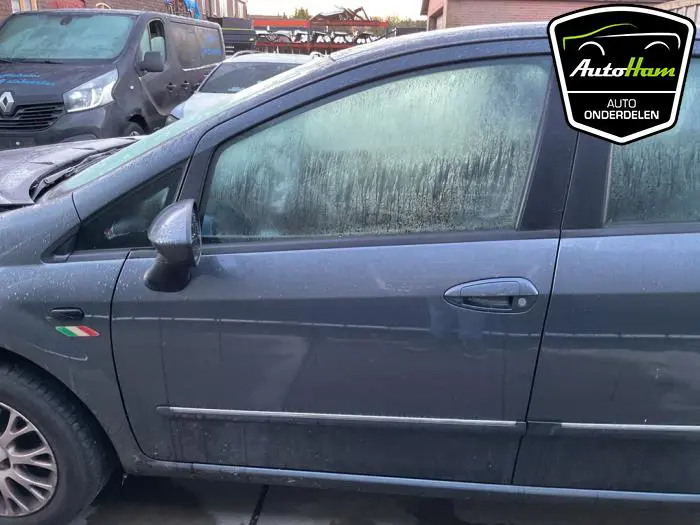 Portier 4Deurs links-voor Fiat Punto