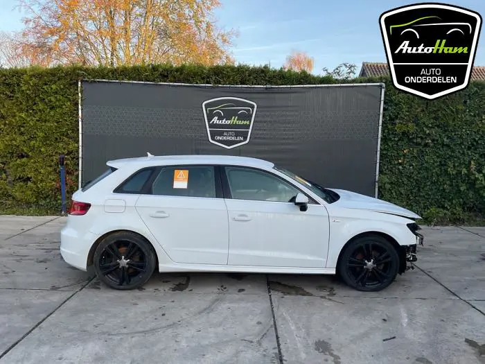 Zijskirt rechts Audi A3