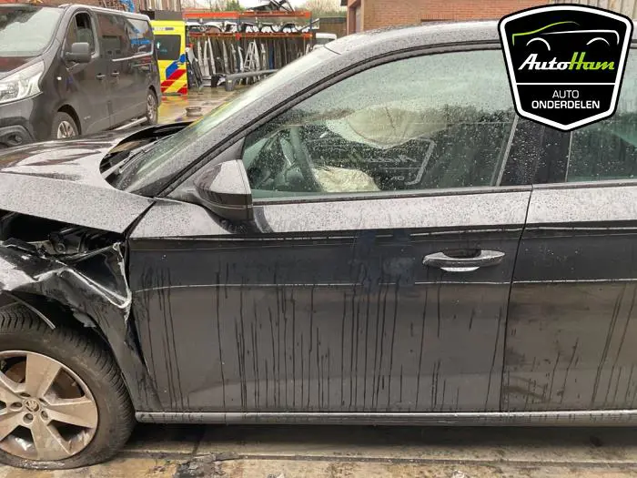 Portier 4Deurs links-voor Skoda Scala