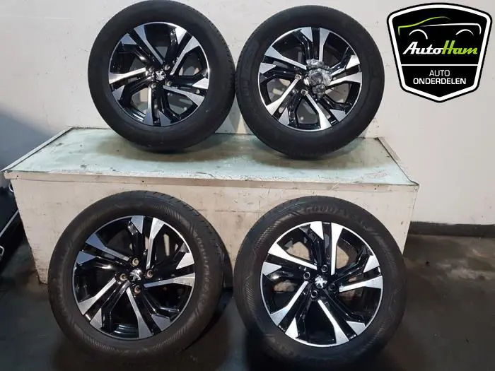 Sportvelgenset + banden Peugeot 2008
