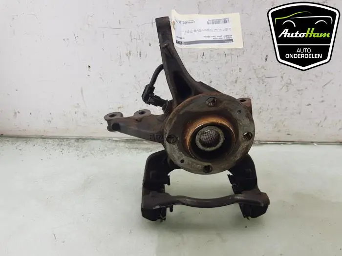 Fusee links-voor Peugeot 2008