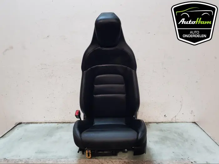 Stoel links Porsche Taycan