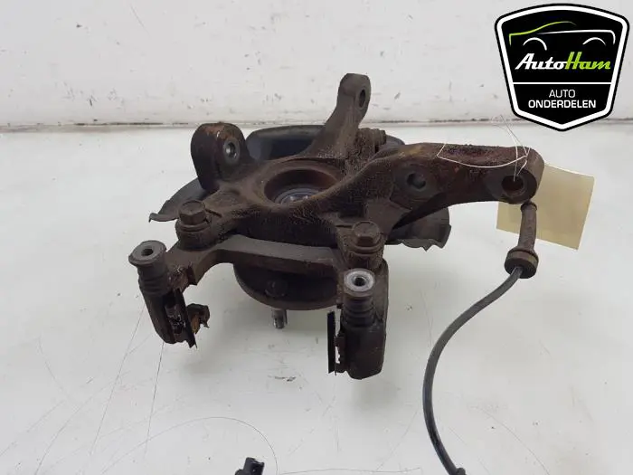 Fusee links-voor Nissan Pixo