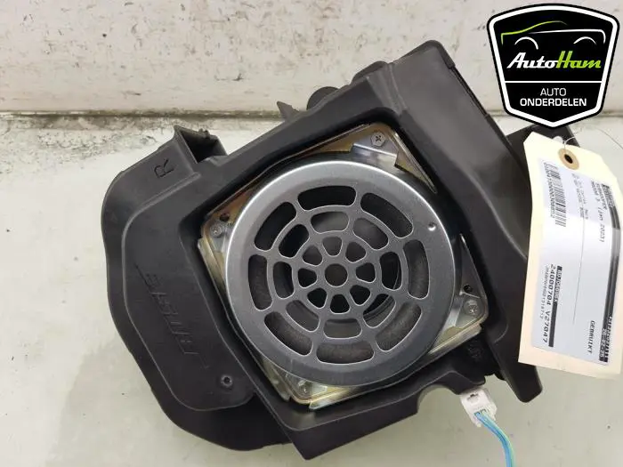 Subwoofer Mazda 3.