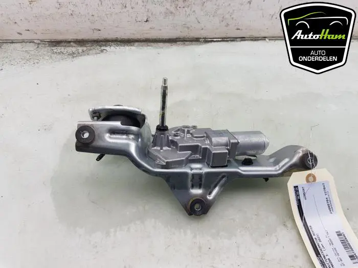 Ruitenwissermotor achter Mazda 3.