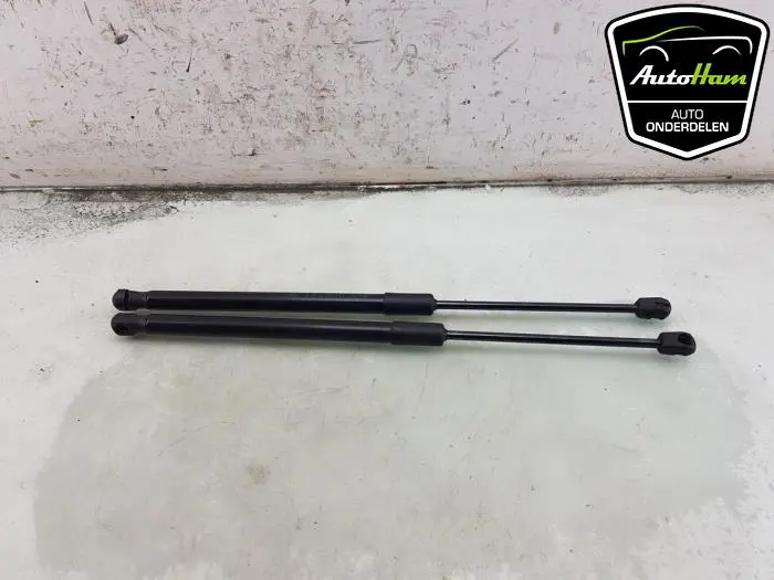 Set Gasdempers Achterklep Mazda 3.