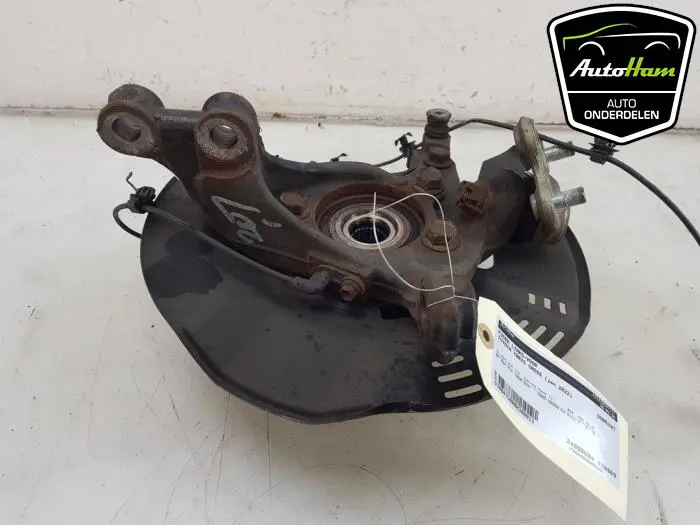 Fusee links-voor Toyota Yaris Cross