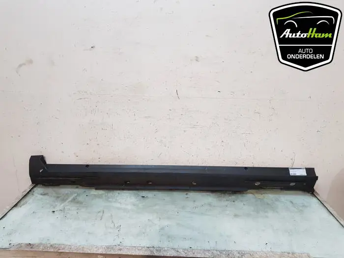 Zijskirt links Toyota Yaris Cross