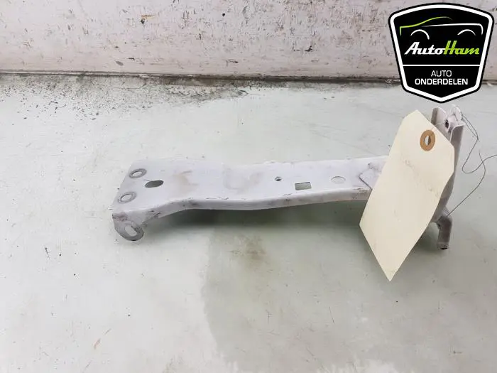 Bumpersteun rechts-voor Mazda 3.