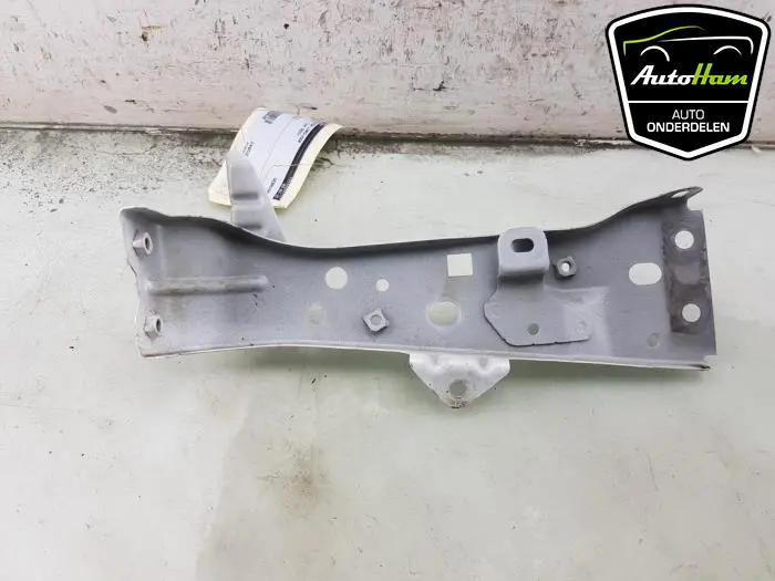 Bumpersteun links-voor Mazda 3.