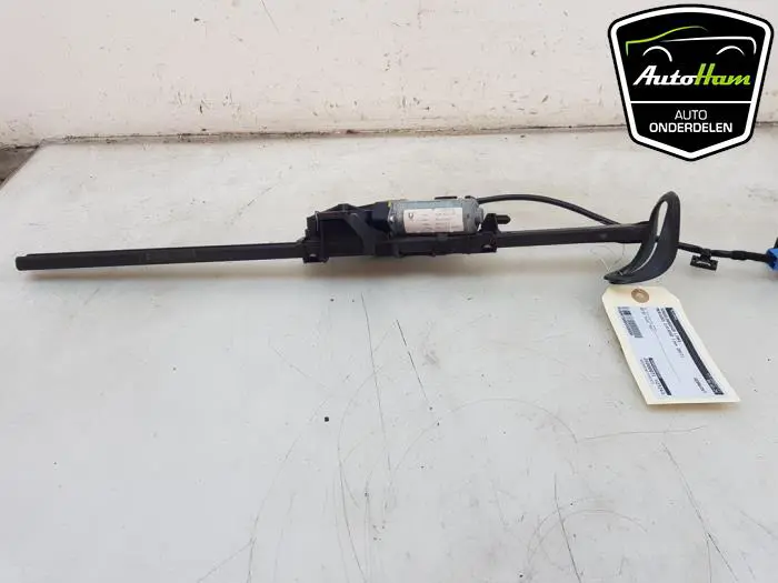 Gordelaangever links Mercedes C-Klasse