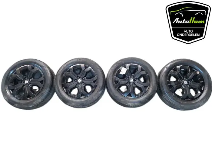 Sportvelgenset + banden Dacia Duster