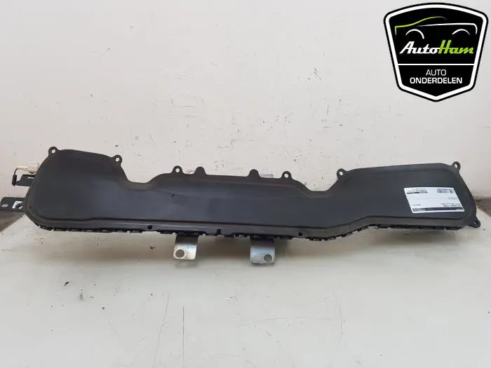 Voetgangers airbag Volvo V40