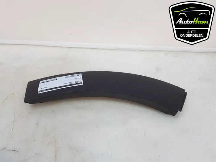 Wielrand achter Citroen C3