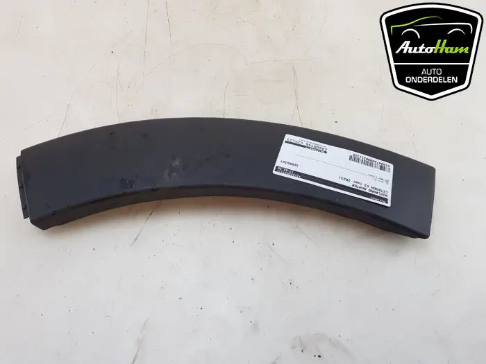 Wielrand achter Citroen C3