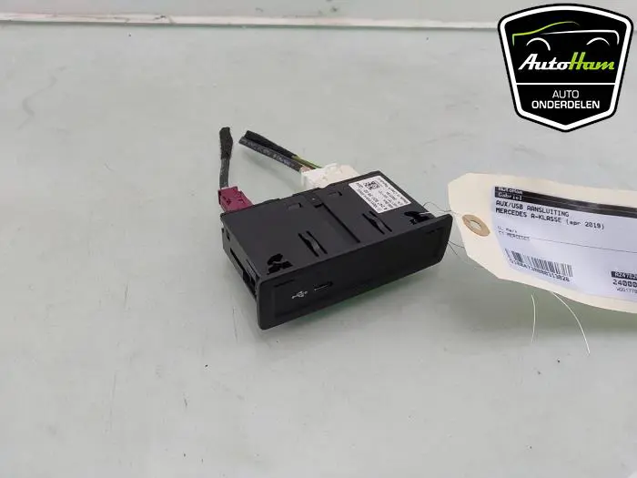 AUX/USB aansluiting Mercedes A-Klasse