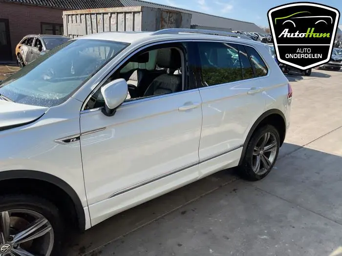 Portier 4Deurs links-achter Volkswagen Tiguan