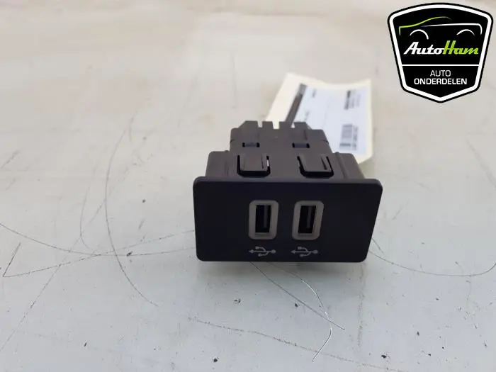 AUX/USB aansluiting Ford Transit Connect