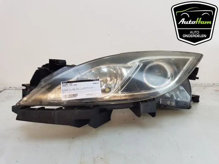 Koplamp links Mazda 6.