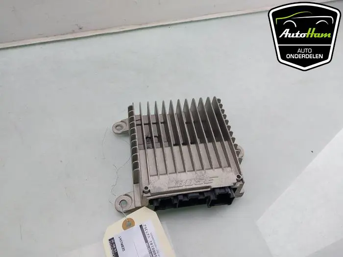 Radio versterker Renault Megane