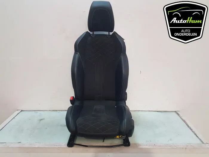 Stoel links Peugeot 208
