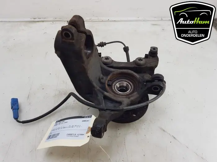 Fusee links-voor Peugeot 208