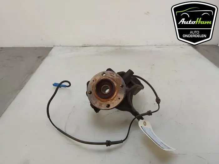 Fusee links-voor Peugeot 208
