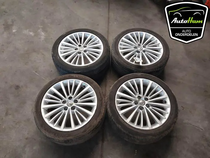 Sportvelgenset + banden Opel Astra