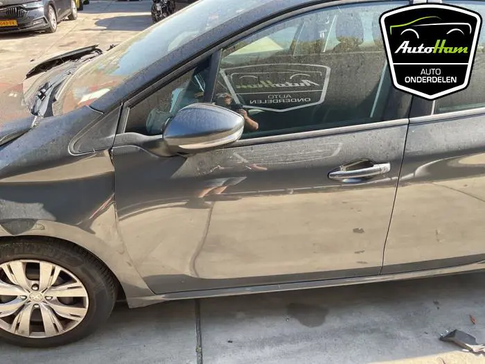 Portier 4Deurs links-voor Peugeot 208