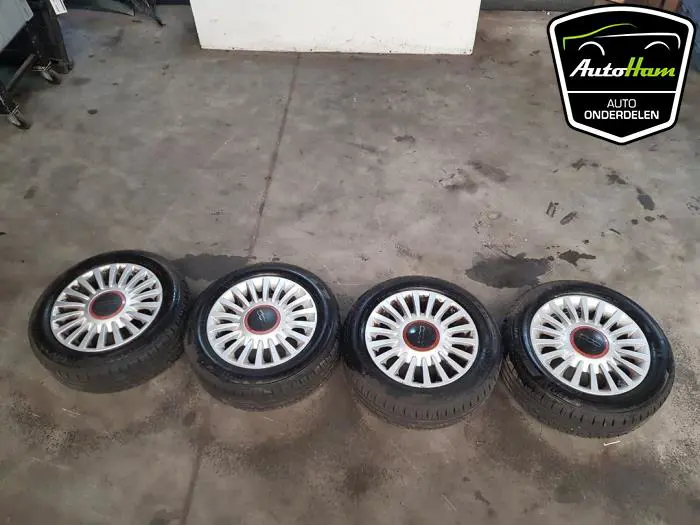 Sportvelgenset + banden Fiat 500