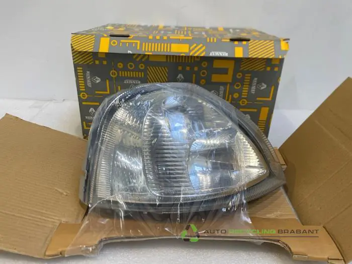 Koplamp links Renault Master