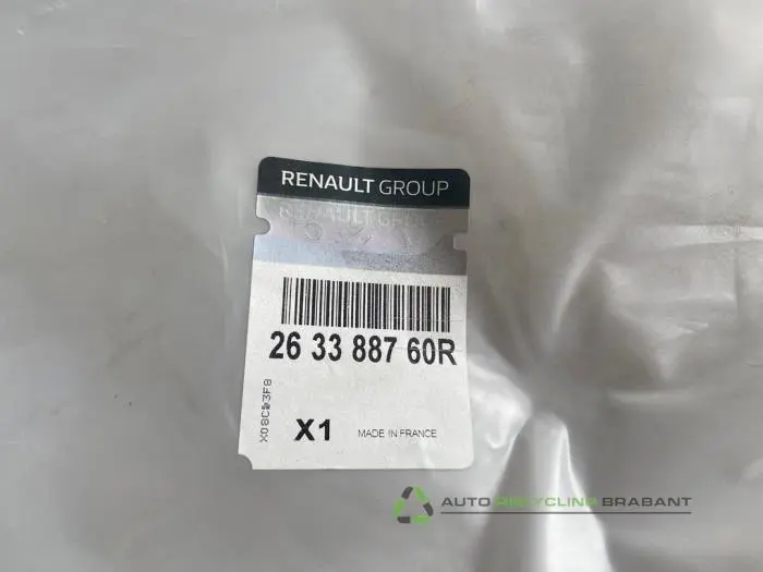 Coin pare-chocs avant droit - 0b87c6c4-4212-43a5-b7ed-381195289b06.jpg