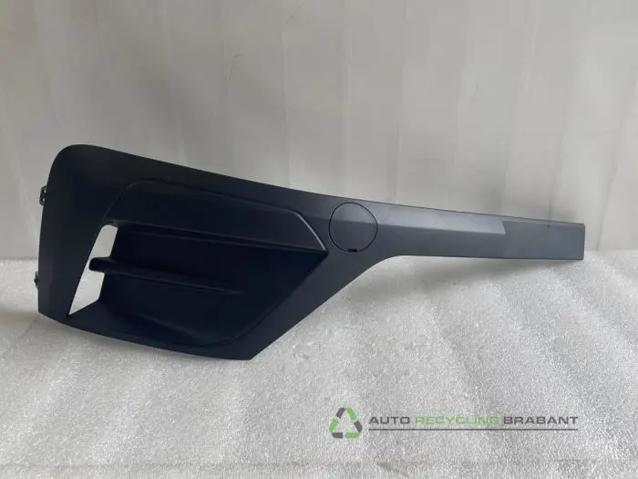 Coin pare-chocs avant droit - 62ddea63-3525-43cd-a316-e03c55718d69.jpg