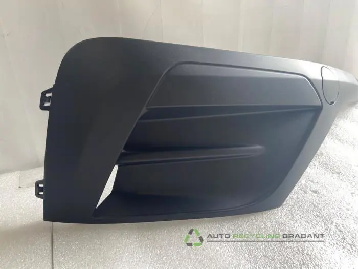 Coin pare-chocs avant droit - 6b29f89e-78b2-4cfd-92f3-85d9e4b434d6.jpg