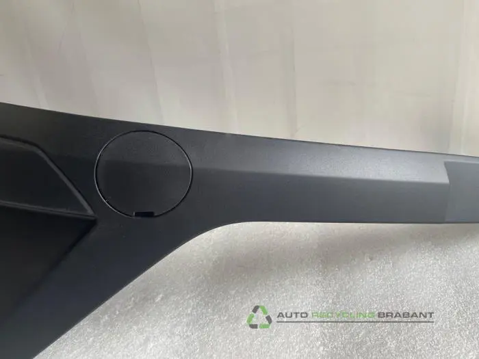 Coin pare-chocs avant droit - 7f4b4e6d-4ab2-4471-8569-9377f7ec2a69.jpg